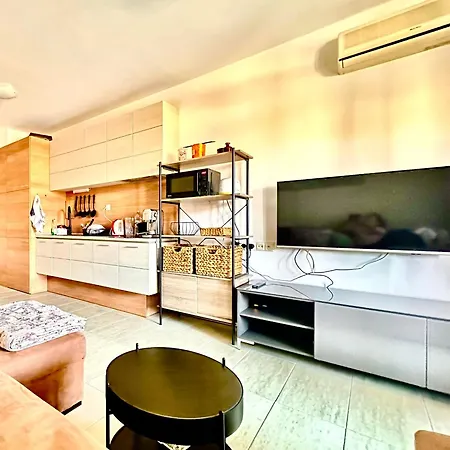 Lovely 1bd In A Luxury In By Flat Mаnаger شقة *